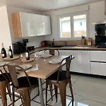 Maison Au Calme Avec Piscine *